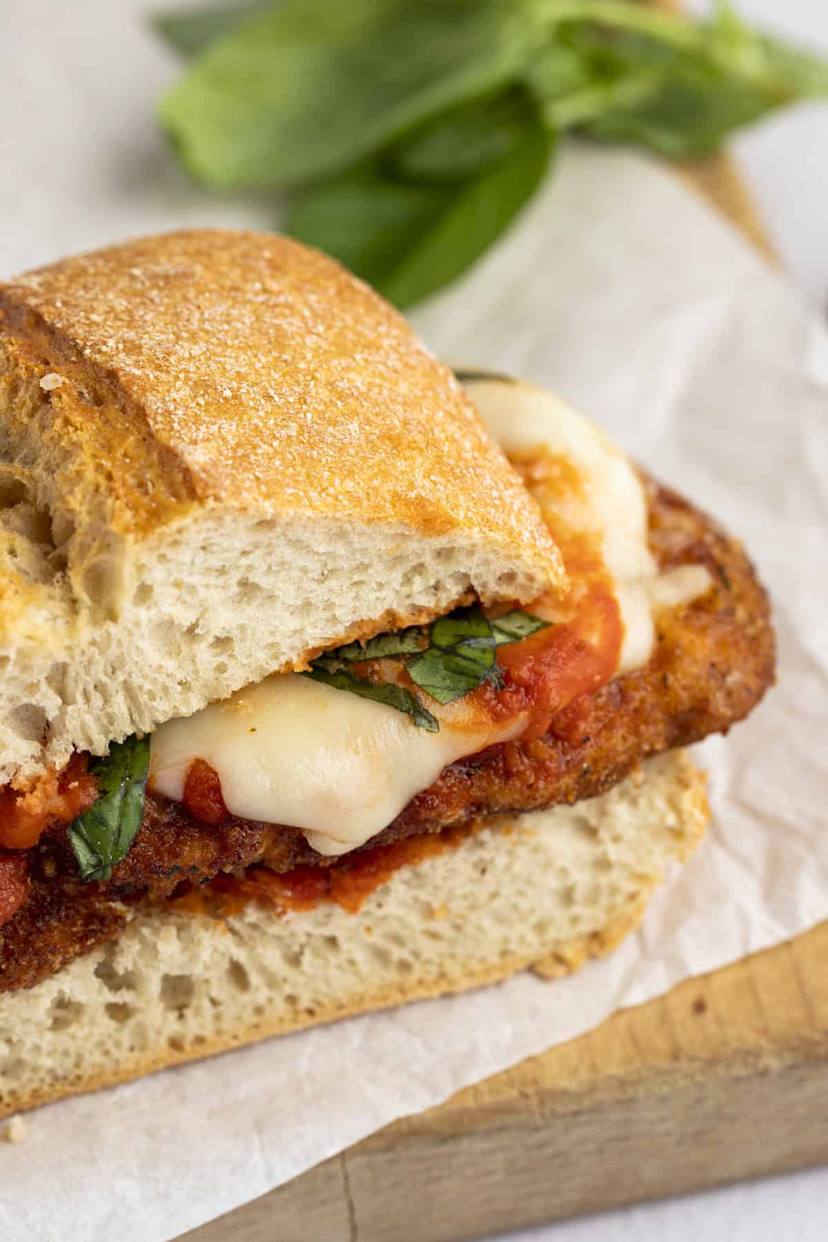 Sandwich de pollo parmesano 