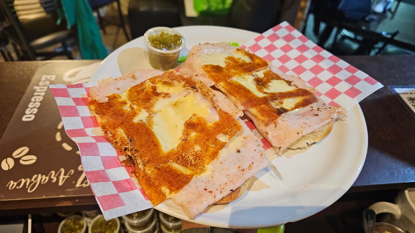 Molletes con Pechuga de Pavo