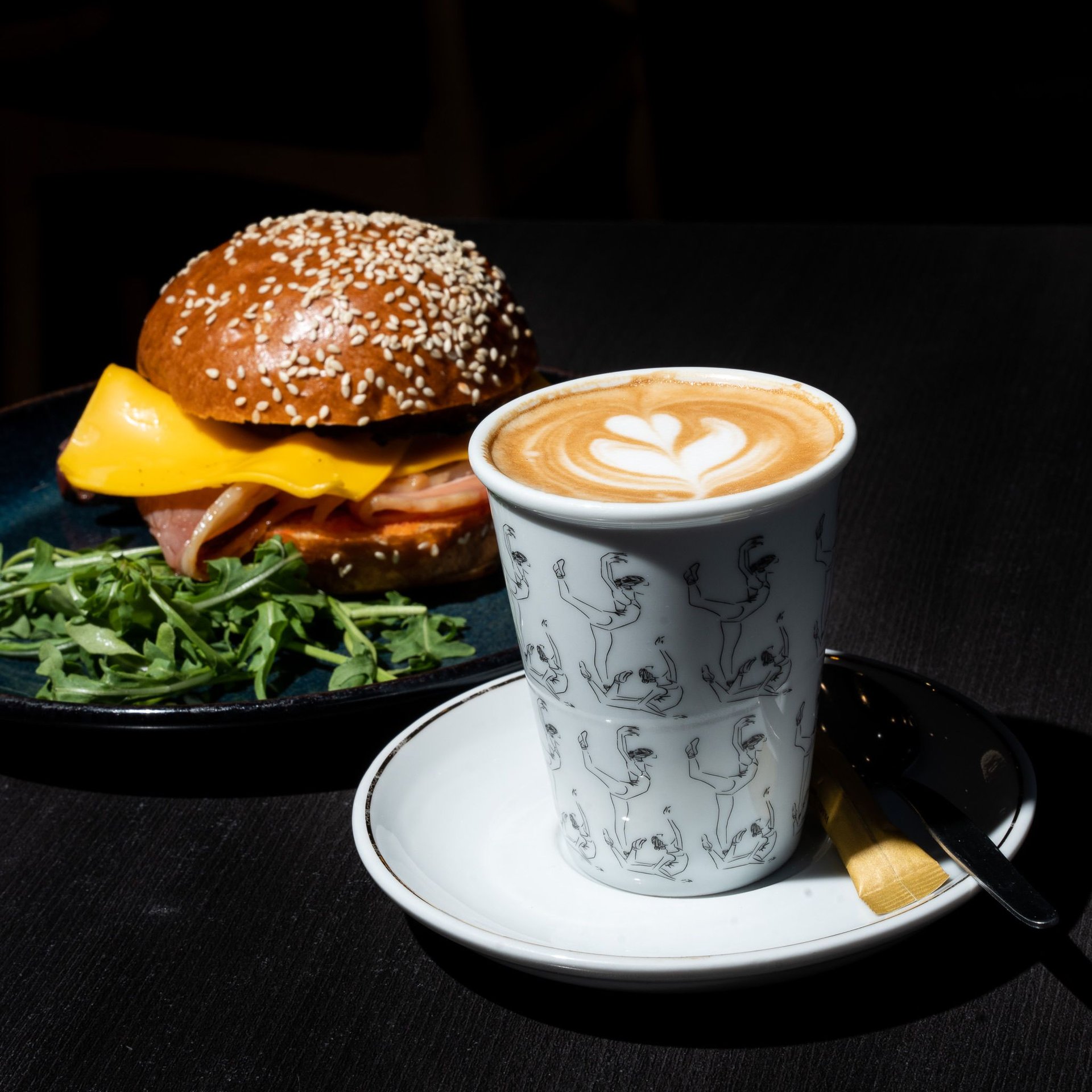 Combo La Buena Hora (Sándwich + Latte helado)