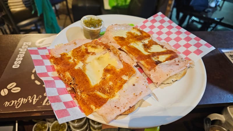 Molletes con Pechuga de Pavo
