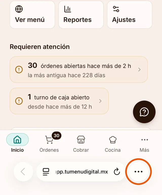 Panel de TuMenuDigital en Safari con el botón ⋯ de la barra marcado