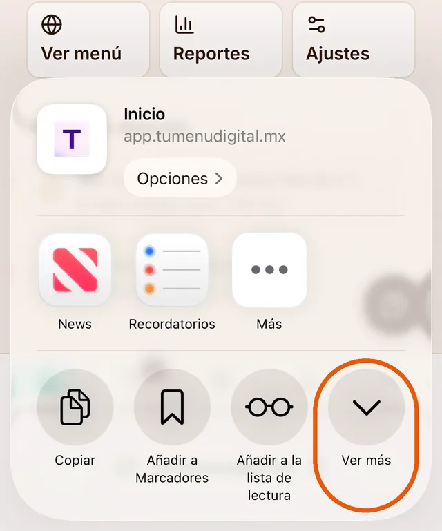 Hoja de Compartir de Safari con el botón Ver más marcado